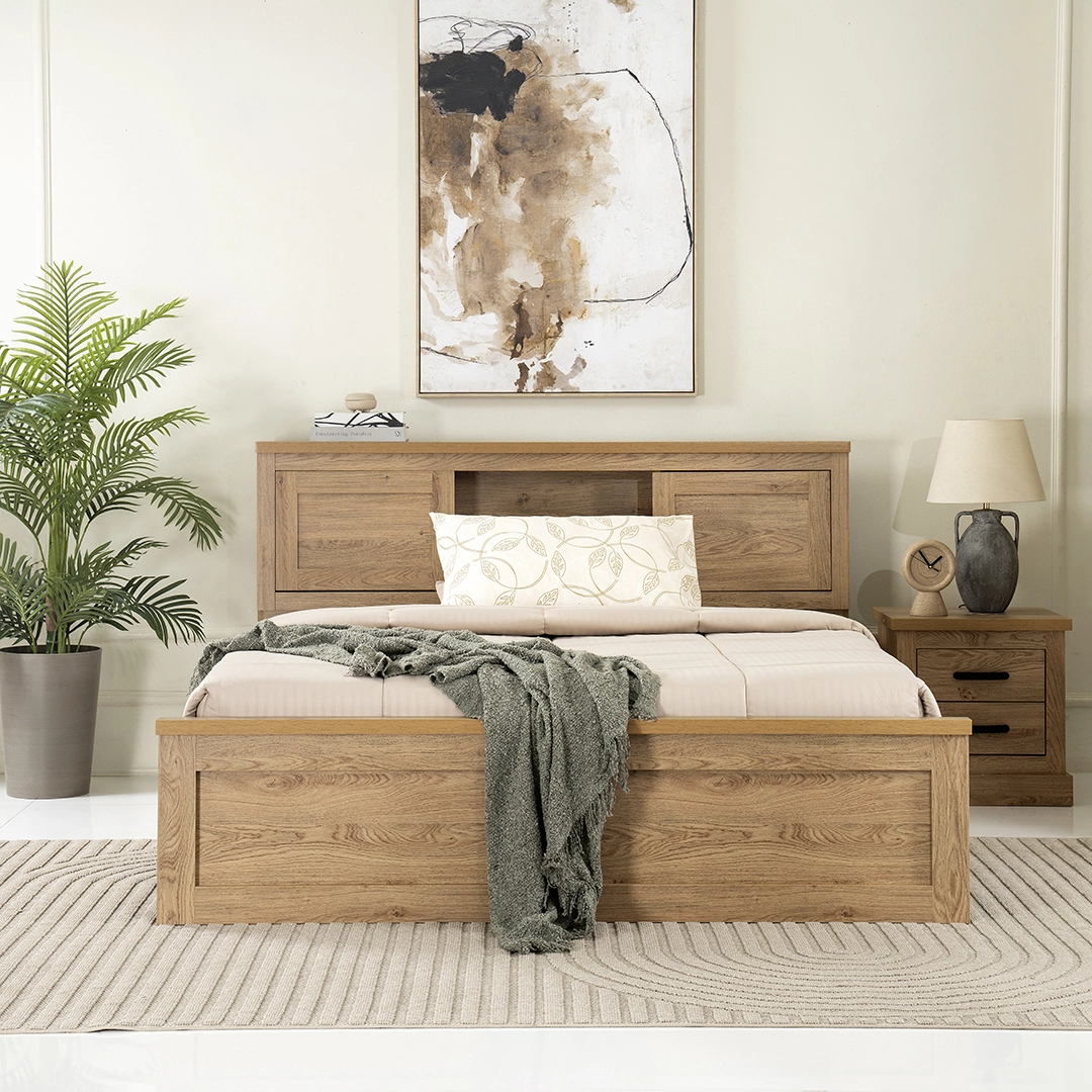 Majestic Queen Bed in Oak Finish